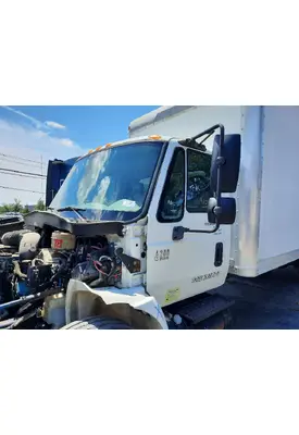 INTERNATIONAL 4200 CAB