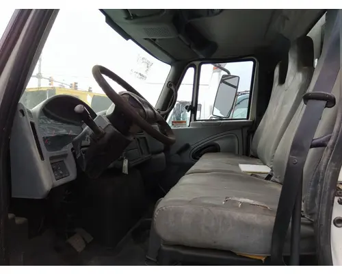 INTERNATIONAL 4200 CAB
