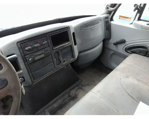 INTERNATIONAL 4200 CAB