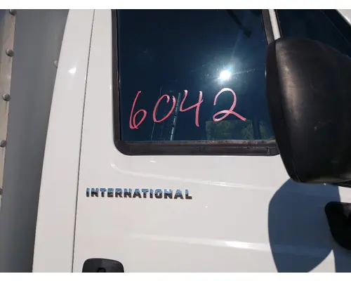 INTERNATIONAL 4200 Cab