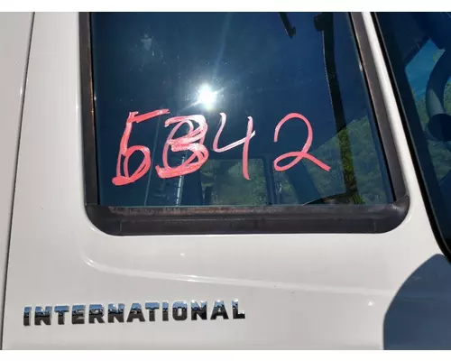 INTERNATIONAL 4200 Cab