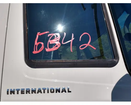 INTERNATIONAL 4200 Cab