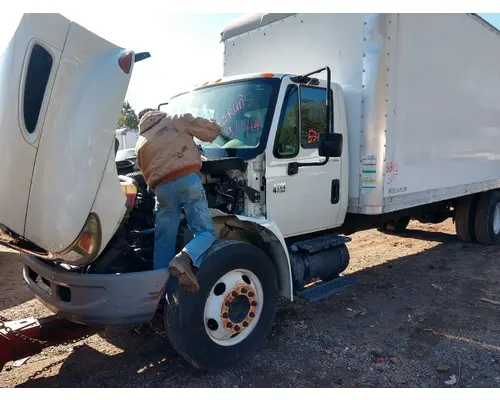 INTERNATIONAL 4200 Cab