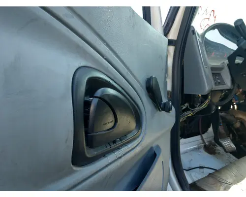 INTERNATIONAL 4200 Cab