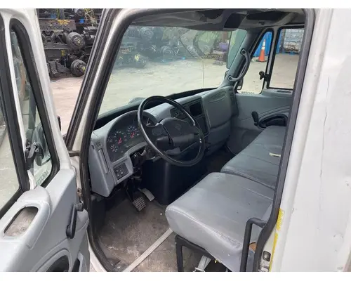 INTERNATIONAL 4200 Cab