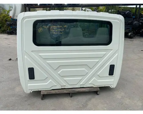 INTERNATIONAL 4200 Cab