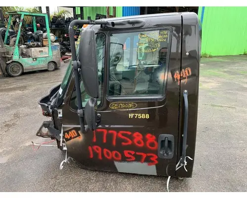 INTERNATIONAL 4200 Cab