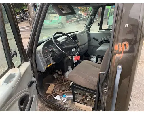 INTERNATIONAL 4200 Cab
