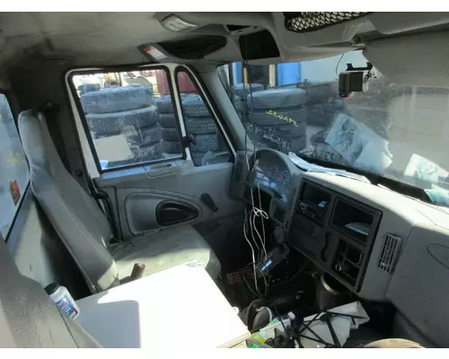 INTERNATIONAL 4200 Cab