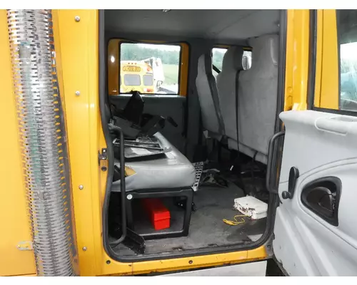 INTERNATIONAL 4200 Cab