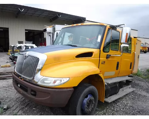 INTERNATIONAL 4200 Cab