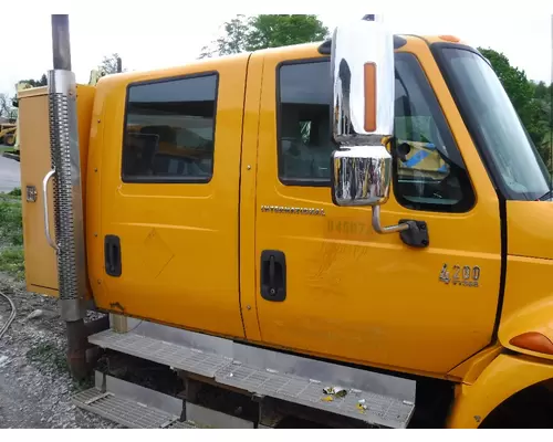 INTERNATIONAL 4200 Cab