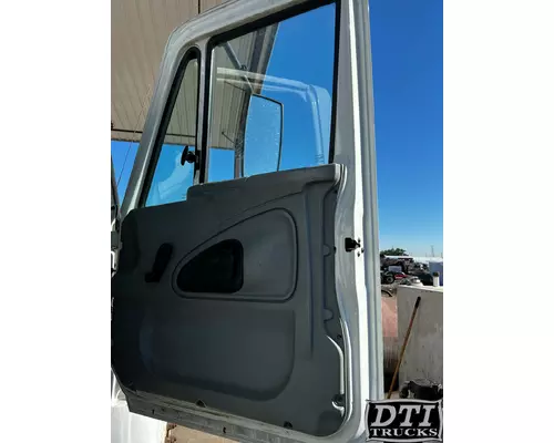 INTERNATIONAL 4200 Cab