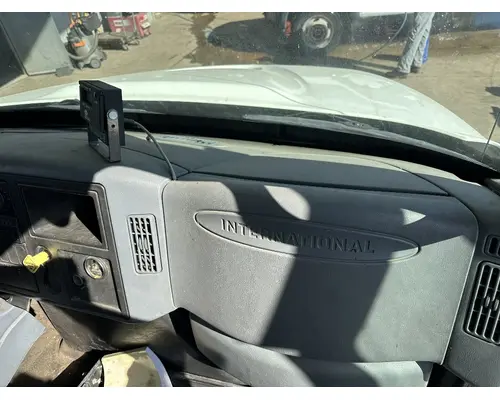 INTERNATIONAL 4200 Cab