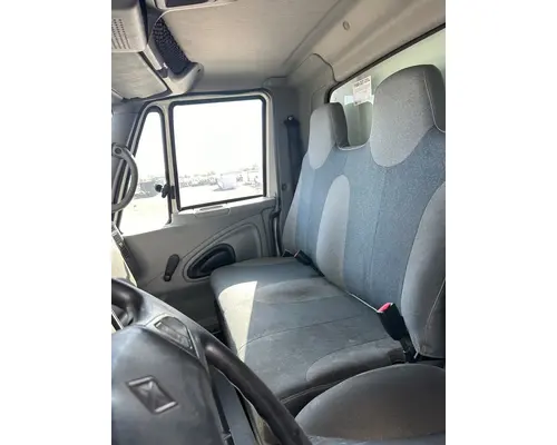 INTERNATIONAL 4200 Cab