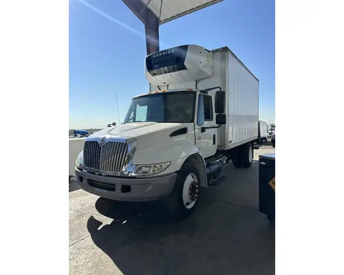 INTERNATIONAL 4200 Cab