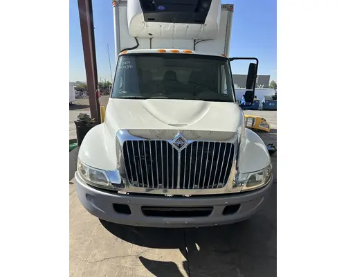 INTERNATIONAL 4200 Cab