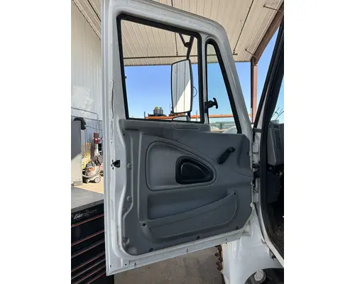INTERNATIONAL 4200 Cab