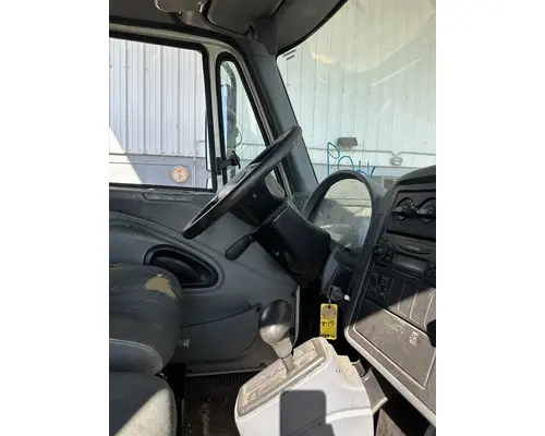 INTERNATIONAL 4200 Cab