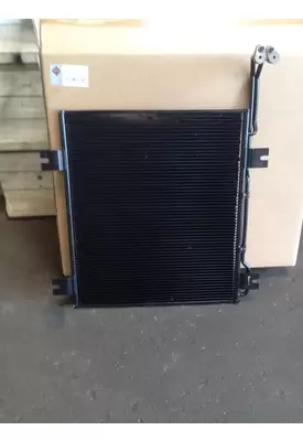 INTERNATIONAL 4200 Condenser