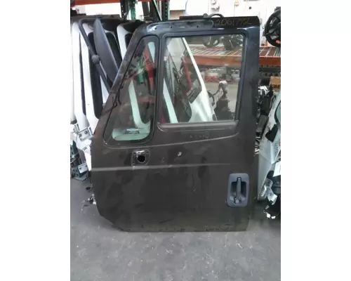 INTERNATIONAL 4200 DOOR ASSEMBLY, FRONT