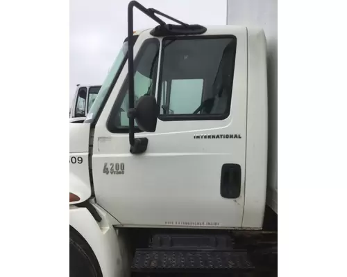 INTERNATIONAL 4200 DOOR ASSEMBLY, FRONT