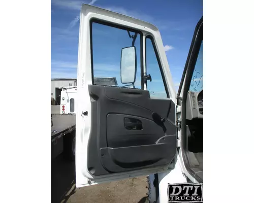 INTERNATIONAL 4200 Door Assembly, Front