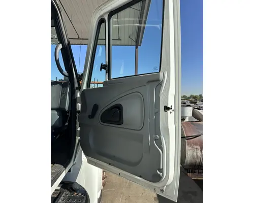 INTERNATIONAL 4200 Door Assembly, Front