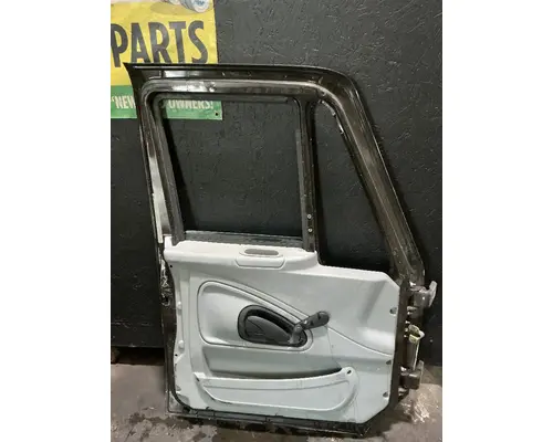 INTERNATIONAL 4200 Door Assembly, Front