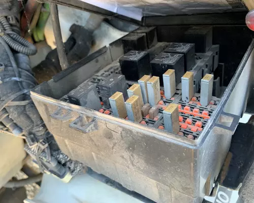 INTERNATIONAL 4200 Fuse Box