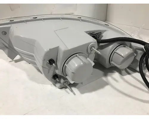 INTERNATIONAL 4200 HEADLAMP