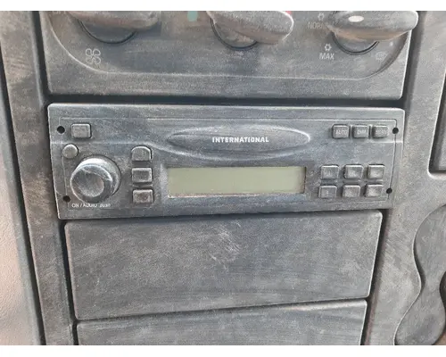 INTERNATIONAL 4200 RADIO AMFM