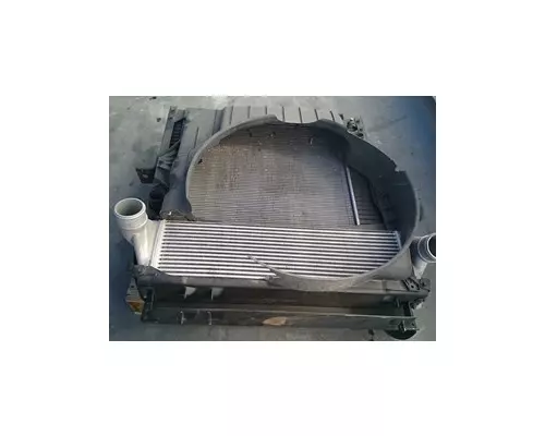 INTERNATIONAL 4200 Radiator