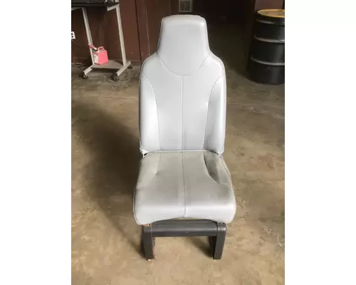 INTERNATIONAL 4200 SEAT, FRONT