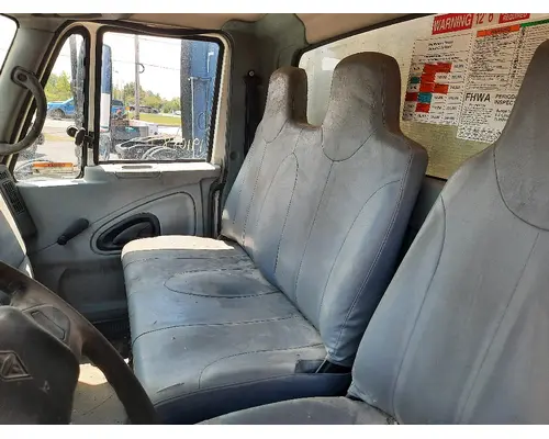 INTERNATIONAL 4200 SEAT, FRONT