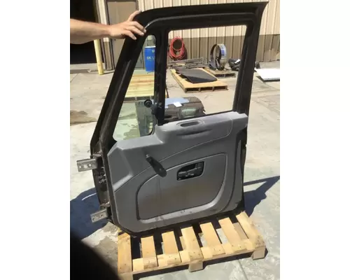 INTERNATIONAL 4300 2002-2020 DOOR ASSEMBLY, FRONT