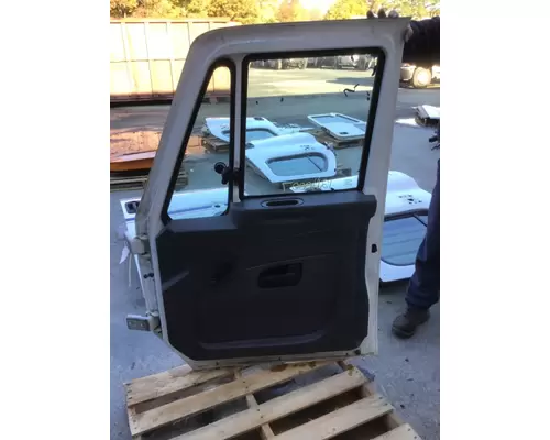 INTERNATIONAL 4300 2002-2020 DOOR ASSEMBLY, FRONT