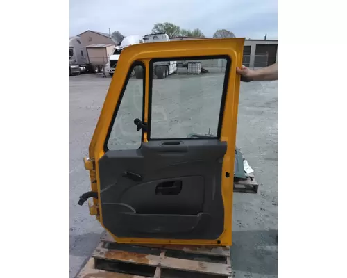 INTERNATIONAL 4300 2002-2020 DOOR ASSEMBLY, FRONT