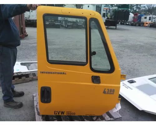 INTERNATIONAL 4300 2002-2020 DOOR ASSEMBLY, FRONT