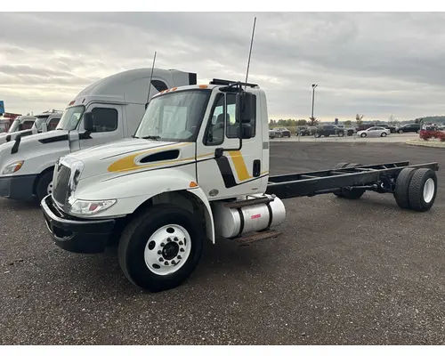 INTERNATIONAL 4300 Cab and Chassis Rebuilders