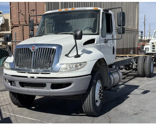 INTERNATIONAL 4300 Durastar Vehicle For Sale