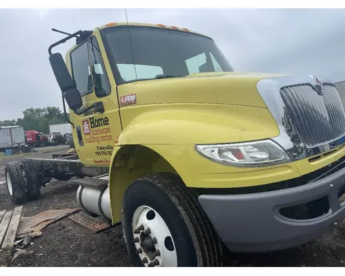 INTERNATIONAL 4300 LP Complete Vehicle