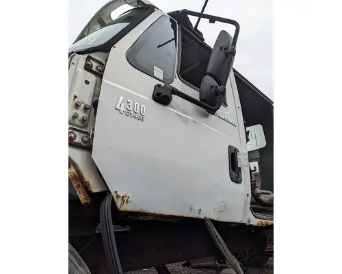 INTERNATIONAL 4300 LP Door Assembly, Front