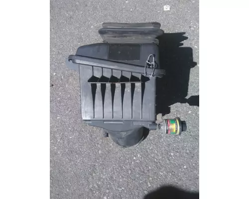 INTERNATIONAL 4300 AIR CLEANER