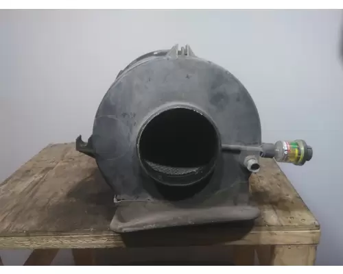 INTERNATIONAL 4300 AIR CLEANER