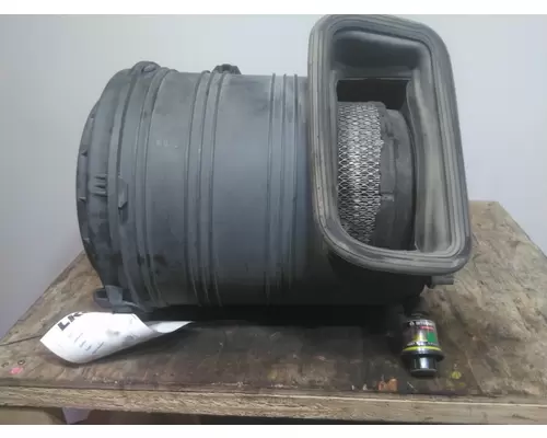 INTERNATIONAL 4300 AIR CLEANER