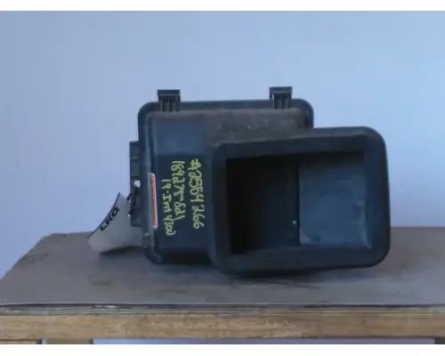 INTERNATIONAL 4300 AIR CLEANER