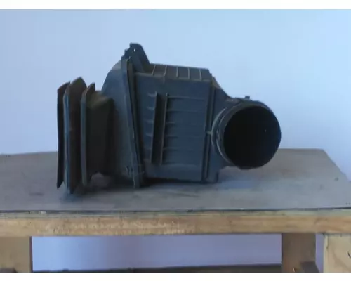 INTERNATIONAL 4300 AIR CLEANER