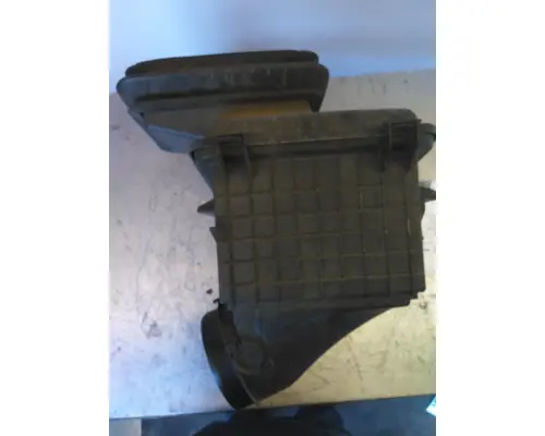 INTERNATIONAL 4300 AIR CLEANER