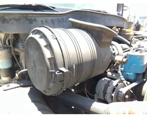 INTERNATIONAL 4300 AIR CLEANER